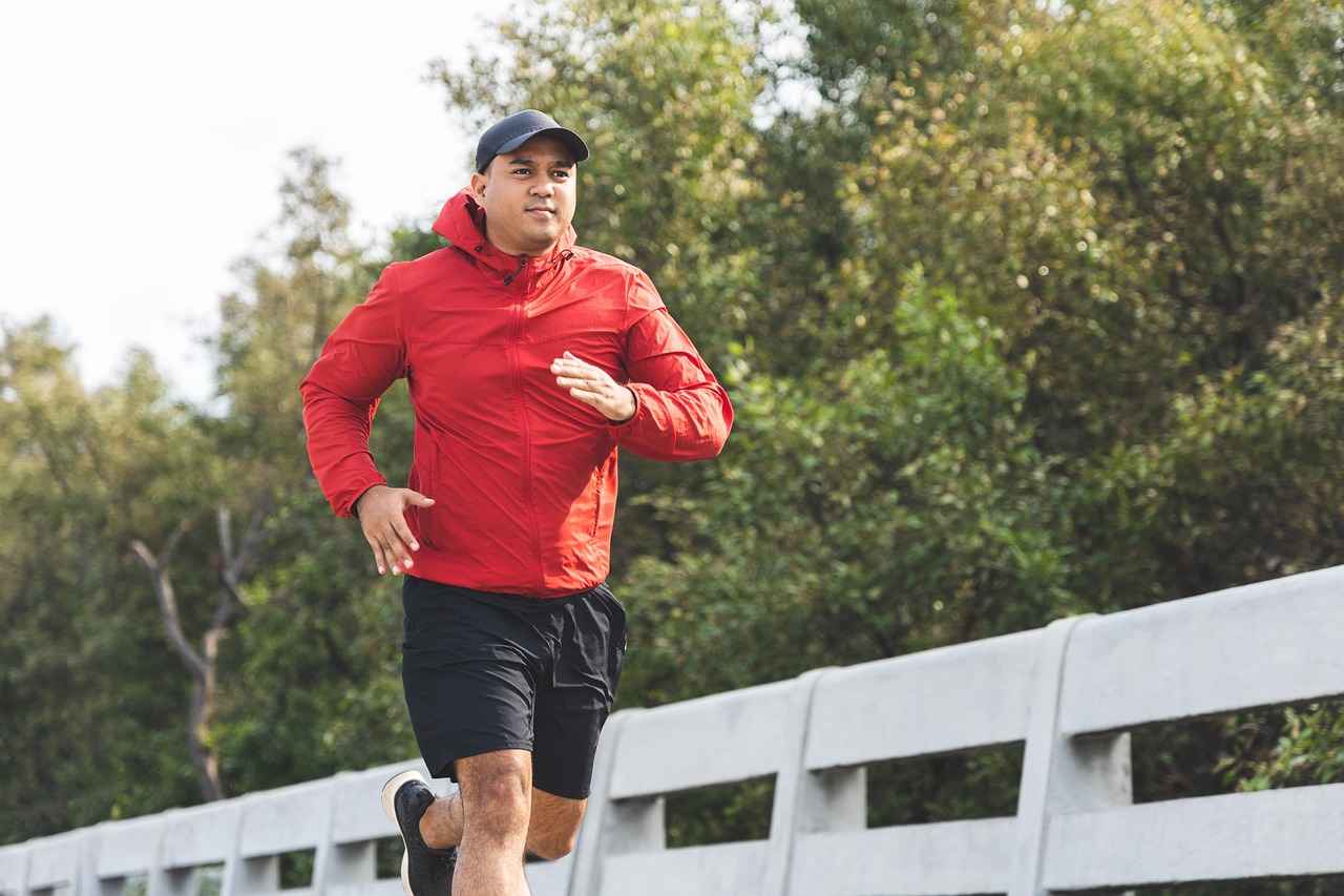 Best Running Phone Holders for Your Next Jog or Marathon 3 Handheld Phone Holders