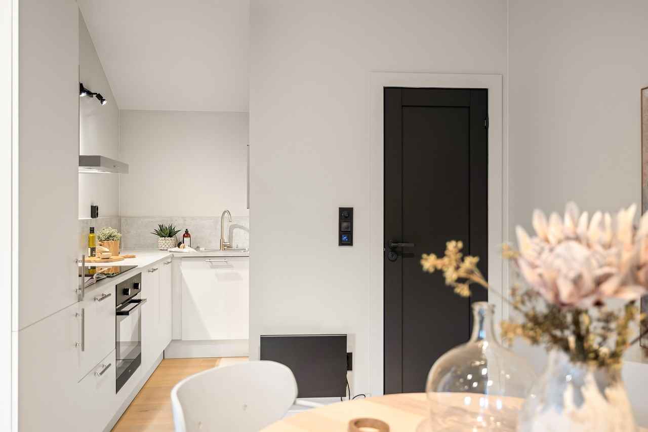 2. Popular Types of Wood for Beds