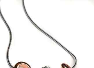 Bold & Chunky Jewelry: How to Rock Oversized Pieces Bold & Chunky Jewelry: How to Rock Oversized Pieces