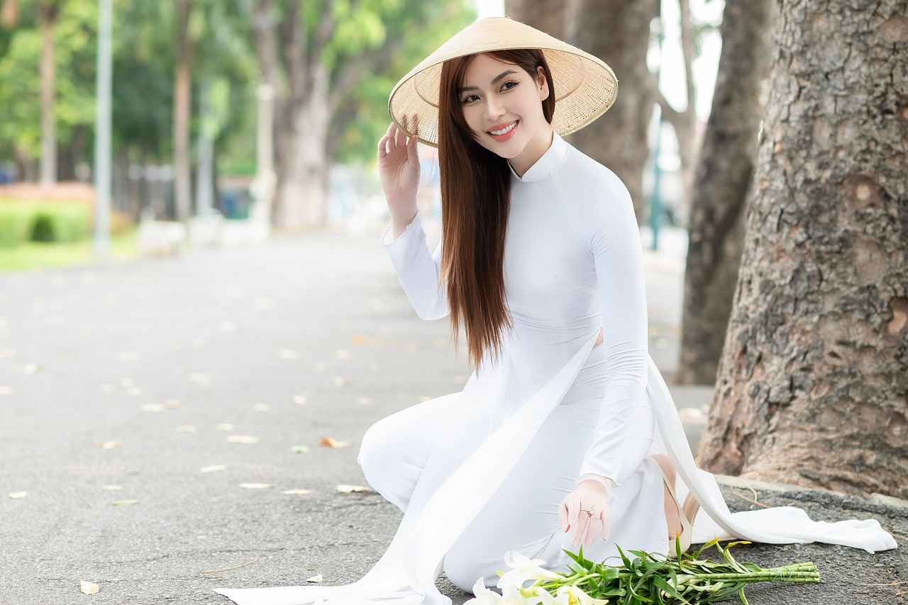 C Hat: What Is It and Why Is It Trending in Fashion? 4 Styling the C Hat