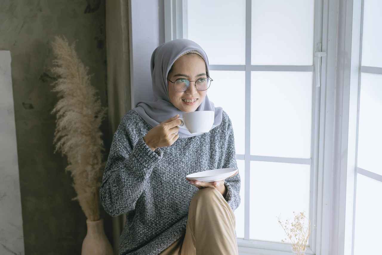 Caring for Jewelry in Humid Climates: Avoiding Damage 1 Why is Humidity Harmful to Jewelry?