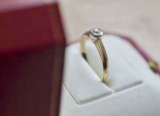 Caring for White Gold Jewelry: How to Keep It Looking New Caring for White Gold Jewelry: How to Keep It Looking New