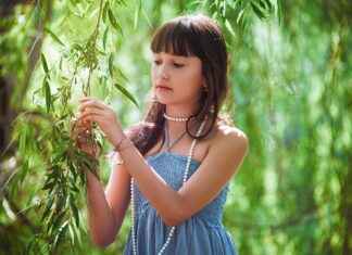 Choker Kolyeler: Geri Dönüş Yapan Moda Trendi Choker Kolyeler: Geri Dönüş Yapan Moda Trendi