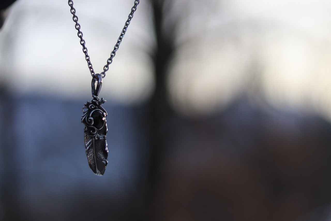 Choker Kolyeler: Geri Dönüş Yapan Moda Trendi 4 Choker Kolyelerin Popülaritesi