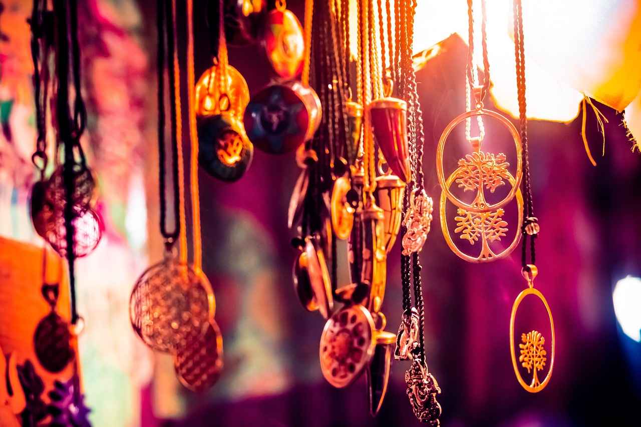 Choker Kolyeler: Geri Dönüş Yapan Moda Trendi 2 Choker Kolyelerin Farklı Tasarımları