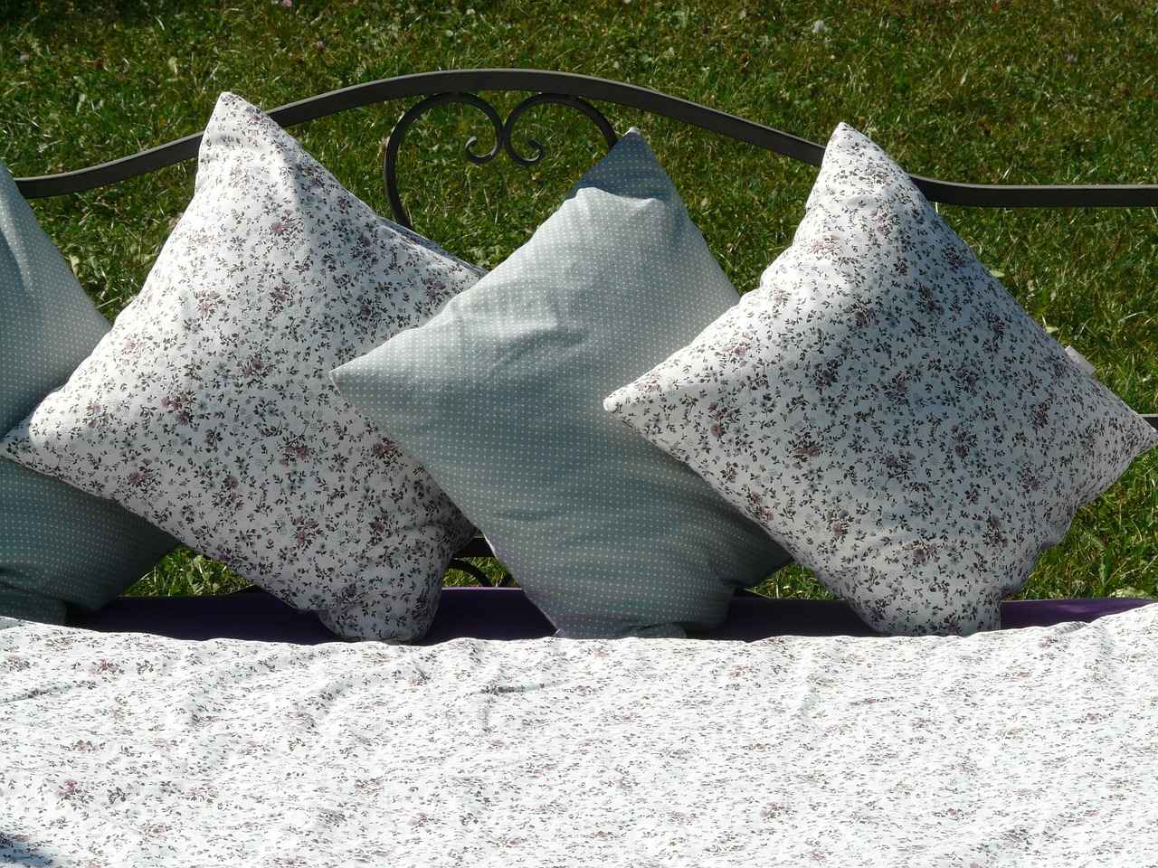 Comfortable & Stylish Bed Backrest Design Ideas for Extra Support 4 Decorative Backrest Ideas