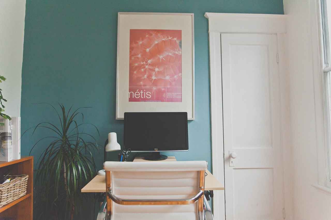 Creative Bedroom Bed Wall Design Tips for a Stylish Look 3 Incorporating Artwork and Decor