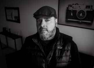 Creative Wall Design Behind Bed to Elevate Your Decor Creative Wall Design Behind Bed to Elevate Your Decor