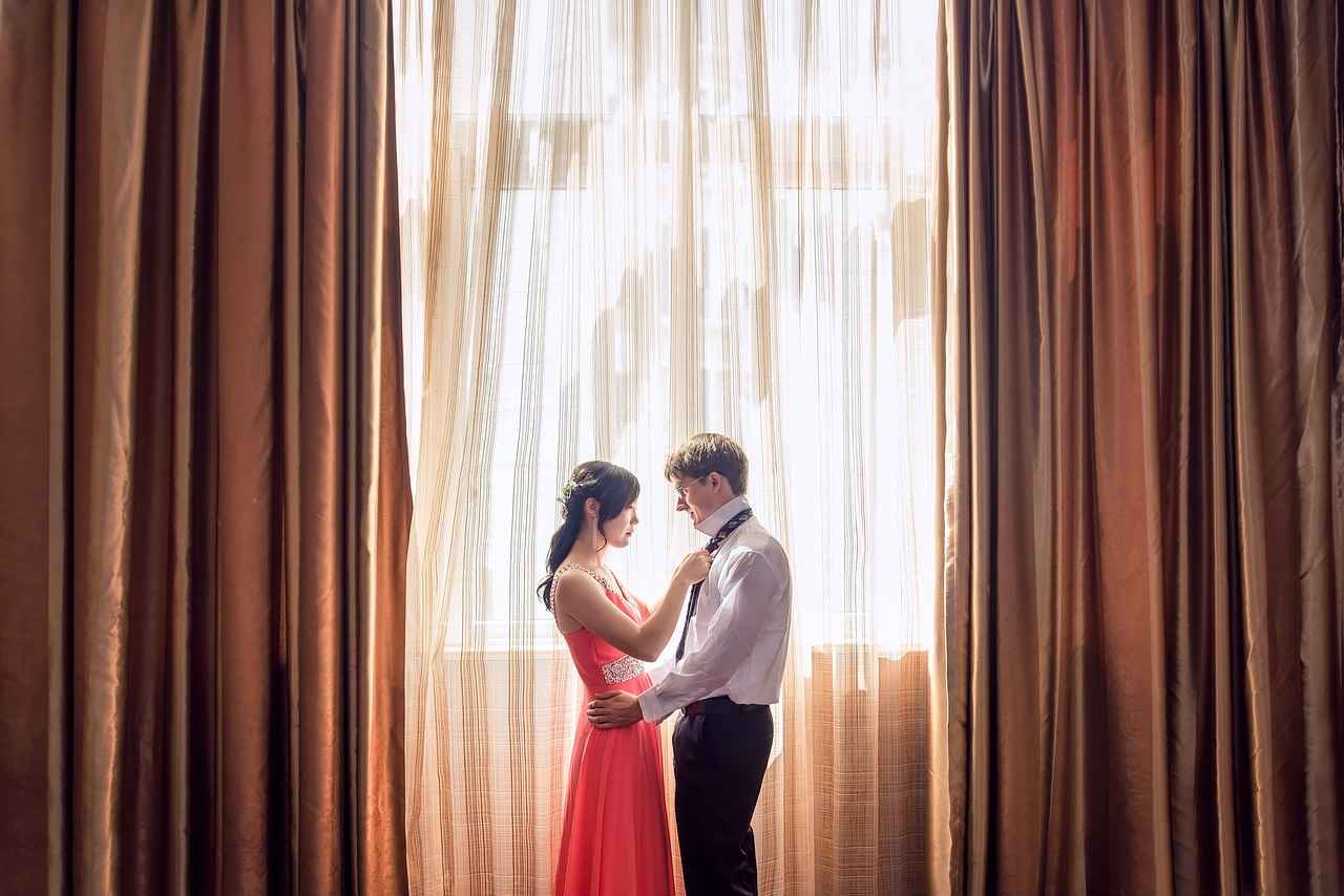 Creative Ways to Use Curtains as a DIY Room Divider 2 Types of Curtains Suitable for Dividing Spaces