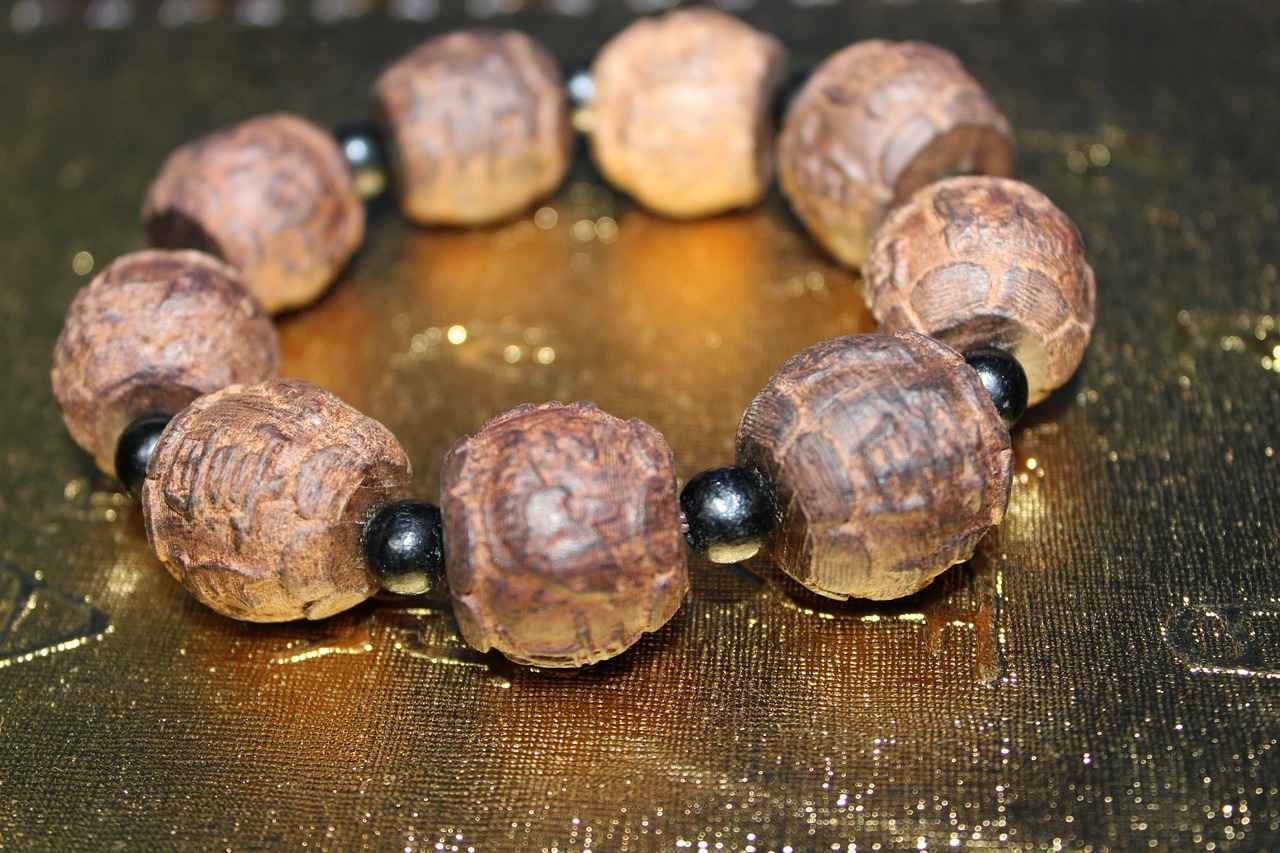 Custom Charm Bracelets: Adding Meaning to Every Charm 9 How to Create a Themed Charm Bracelet?