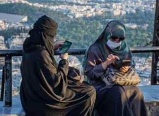 Custom Printed Shirts: How to Design Your Own Stylish Apparel Custom Printed Shirts: How to Design Your Own Stylish Apparel