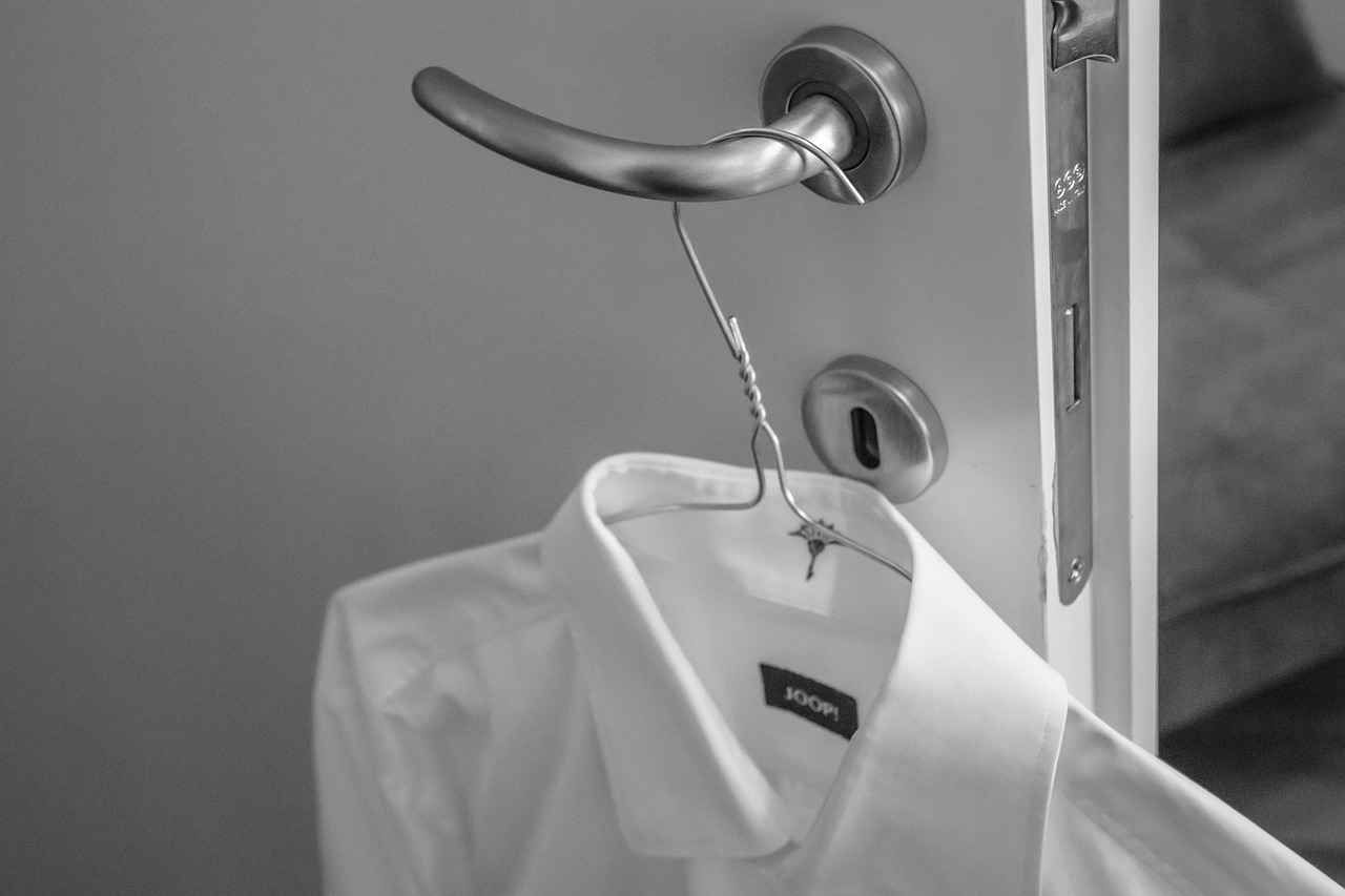 Custom Shirts with Pictures: How to Create Memorable Apparel 2 Choosing the Right Fabric for Your Custom Shirt