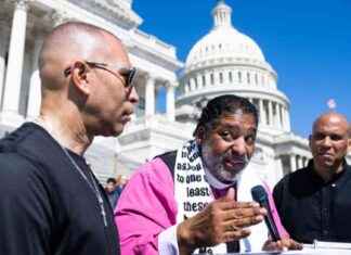 Democrats Protest GOP Budget Plan in Capitol Sit-In democrats-protest-gop-budget-plan-in-capitol-sit-n