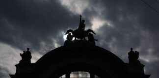 Denise Richards Nude Photo History: Leaks or Publicity? Denise Richards Nude Photo History: Leaks or Publicity?