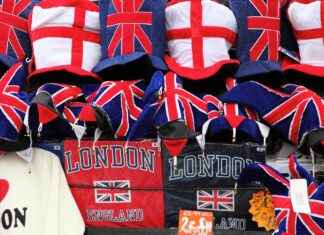 Design Custom T-Shirts for Your Sports League: A Guide Design Custom T-Shirts for Your Sports League: A Guide