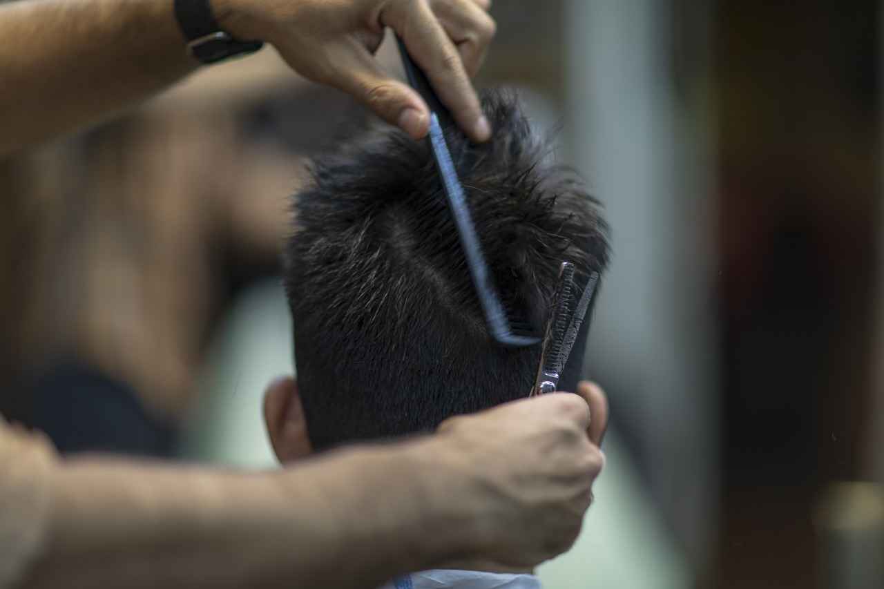 Different Haircut Styles: A Comprehensive Guide to Every Haircut Type 2 How to Choose the Right Haircut for Your Face Shape?