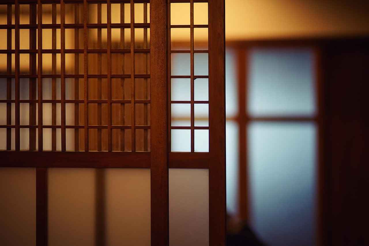 DIY Room Divider with Built-In Storage: Organize & Separate Spaces 3 Choosing the Right Materials