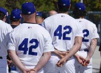 Dodgers Meeting with Trump: No. 42 Jersey Commentary dodgers-meeting-with-trump-no-42-jersey-commentary