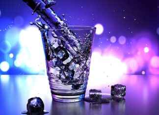 Does Drinking Water Help Your Period End Faster? What Studies Show Does Drinking Water Help Your Period End Faster? What Studies Show