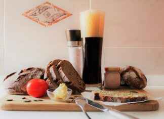 Does Water Break a Fast? What Experts Say Does Water Break a Fast? What Experts Say