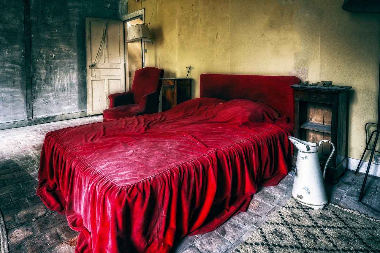 Elegant Bed Design Furniture: Latest Trends You Must See 2 Luxurious Upholstered Beds