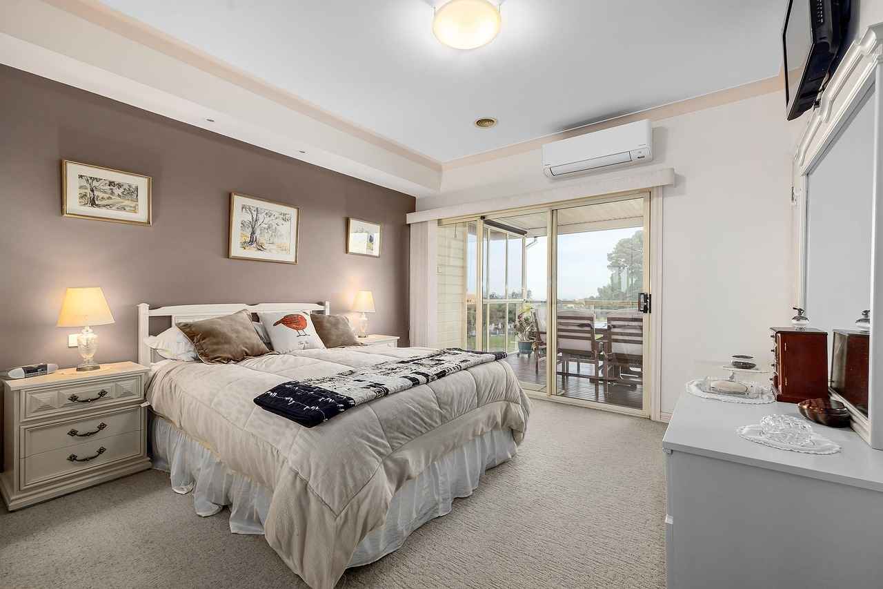 Elegant Bed Head Wall Design for a Modern Bedroom Look 2 Popular Materials for Bed Head Walls