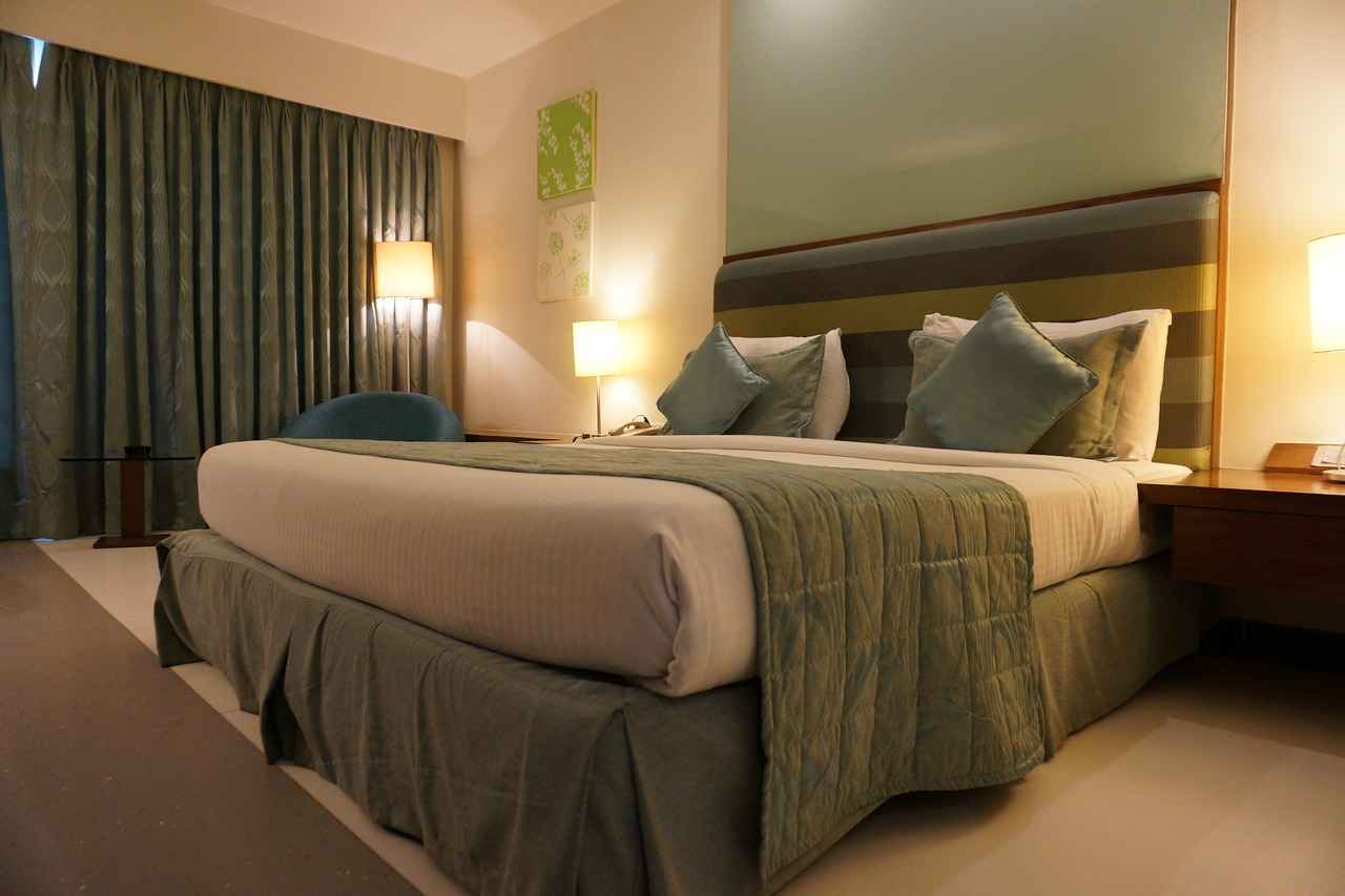 Elegant & Cozy Bed Head Cushion Design Ideas for Comfort 5 DIY Bed Head Cushion Ideas