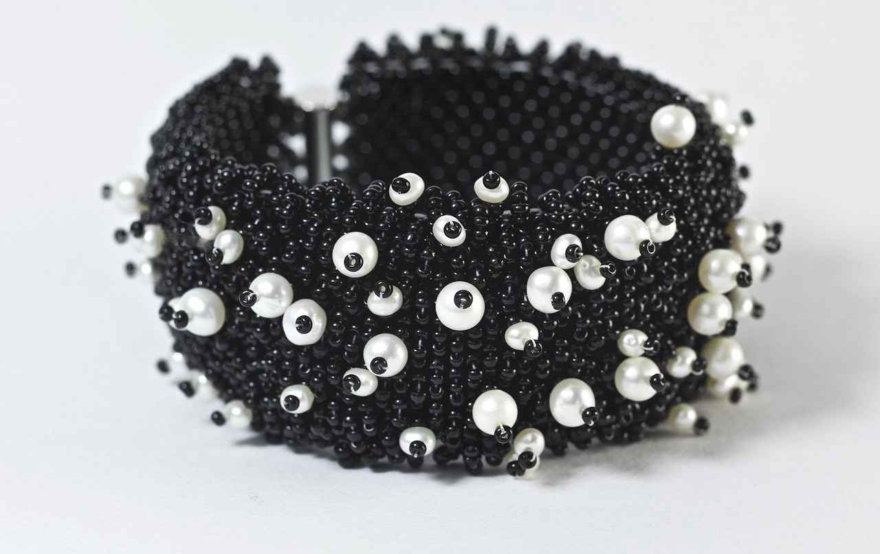 Engraved Cuff Bracelets: Elegant & Meaningful Jewelry Trends 1 What Are Engraved Cuff Bracelets?