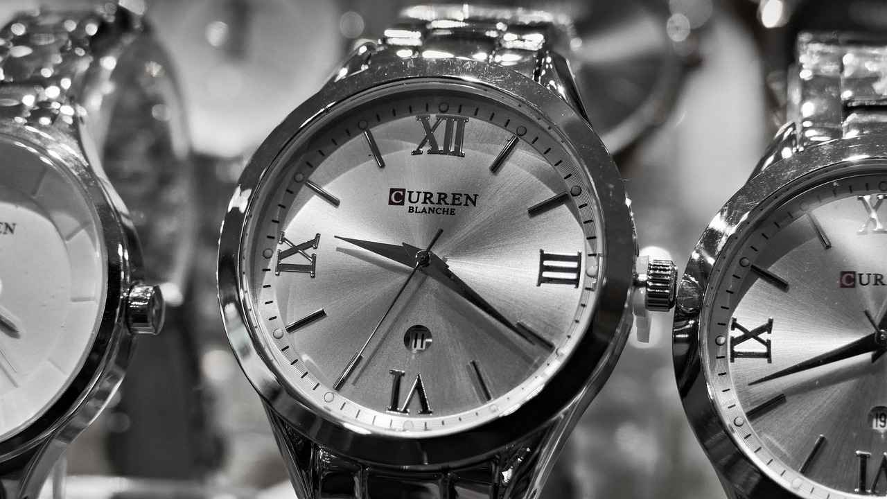 Engraved Cuff Bracelets: Elegant & Meaningful Jewelry Trends 3 Popular Materials for Engraved Cuff Bracelets