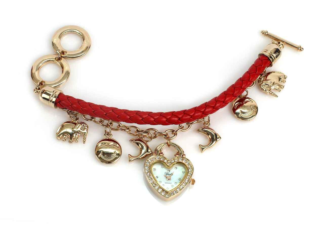 Engraved Cuff Bracelets: Elegant & Meaningful Jewelry Trends 6 Engraved Cuff Bracelets as Gifts for Special Occasions