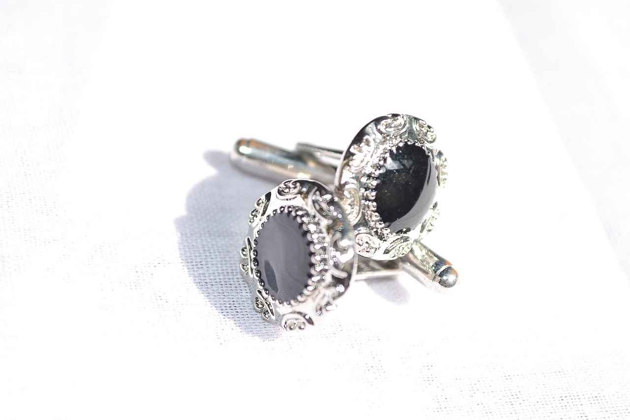 Engraved Cufflinks & Tie Bars: The Perfect Personalized Gift for Men 3 How to Choose the Right Style?