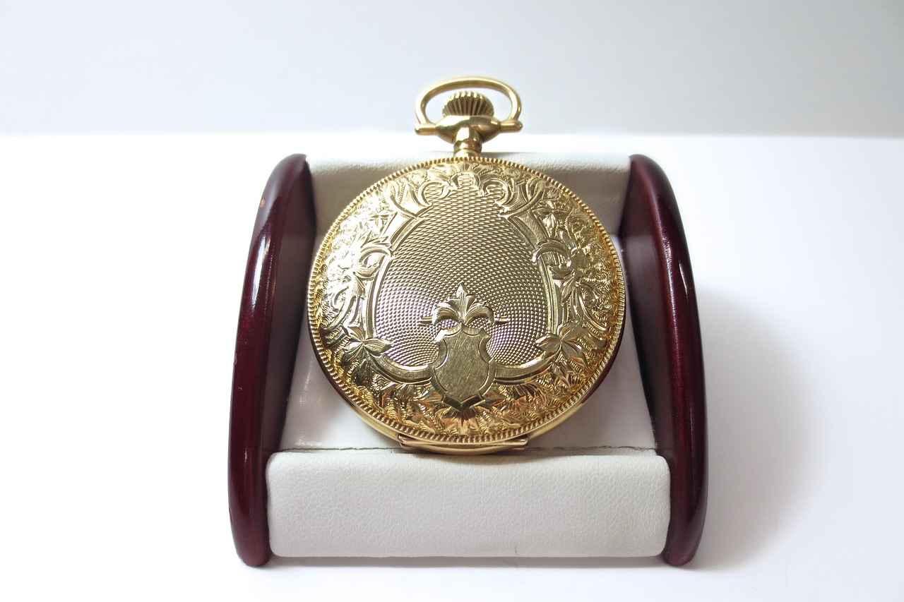 Engraved Cufflinks & Tie Bars: The Perfect Personalized Gift for Men 5 How to Care for Engraved Accessories?