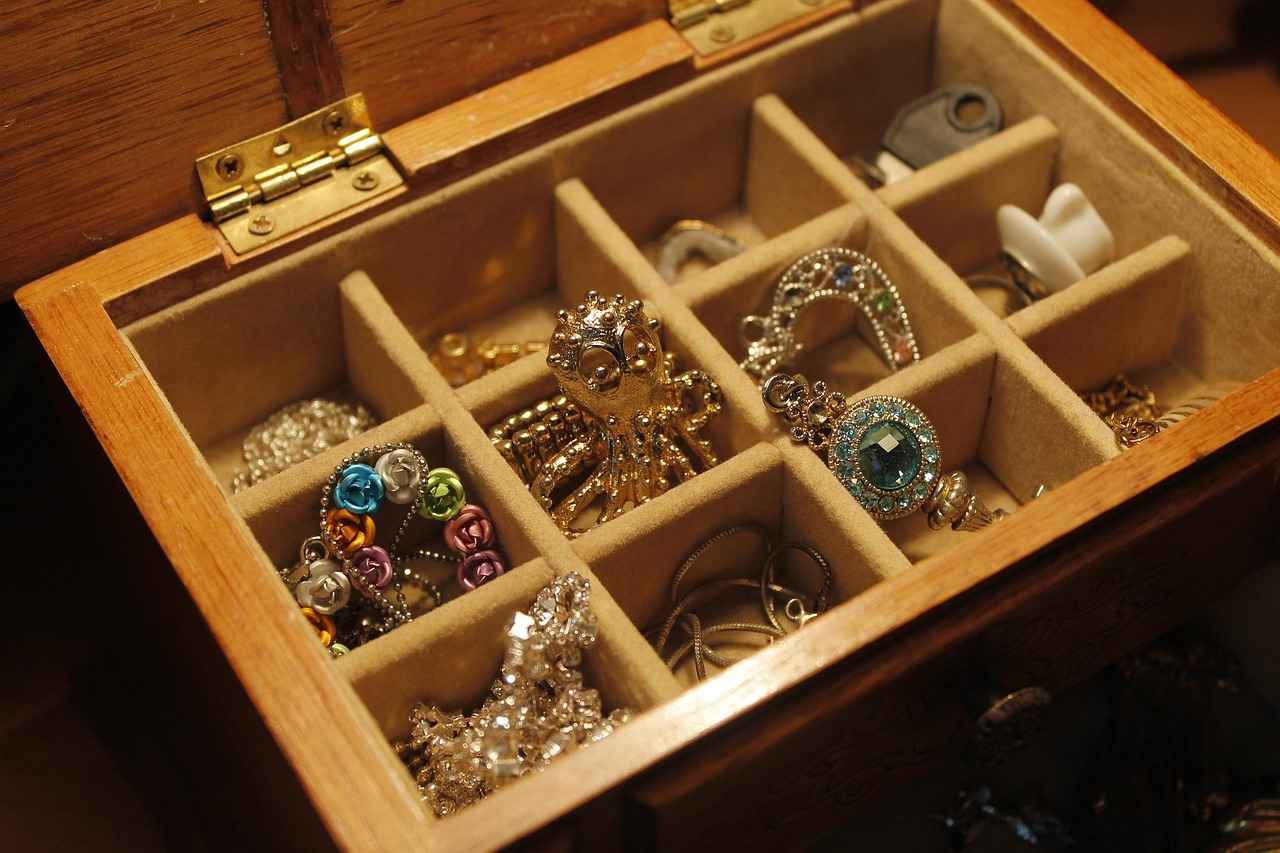 How to Evaluate the Condition of Estate Jewelry?