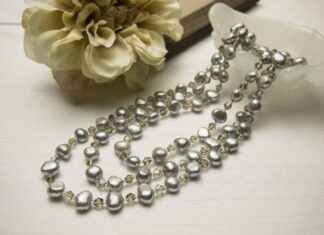 Fake Pearl Necklace vs. Real Pearls: How to Tell the Difference Fake Pearl Necklace vs. Real Pearls: How to Tell the Difference