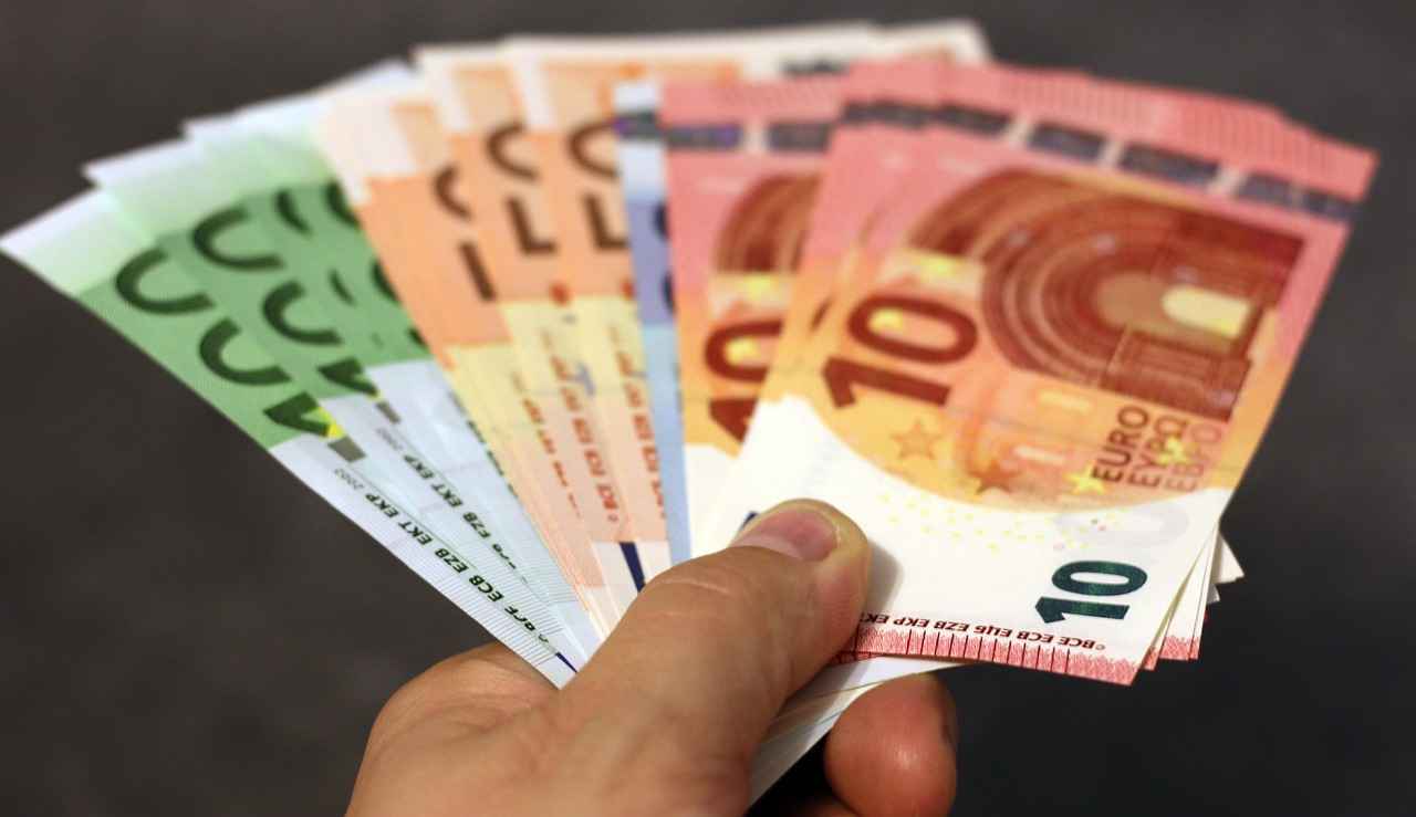 Fintechzoom.com FTSE 100 Guide: What Investors Need to Know 4 How is the FTSE 100 Calculated?