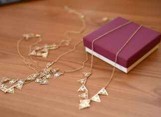 Floating Pearl Necklace: The Delicate Trend You’ll Love Floating Pearl Necklace: The Delicate Trend You’ll Love