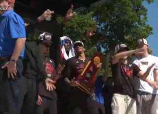 Florida Gators March Madness Victory Homecoming florida-gators-march-madness-victory-homecoming