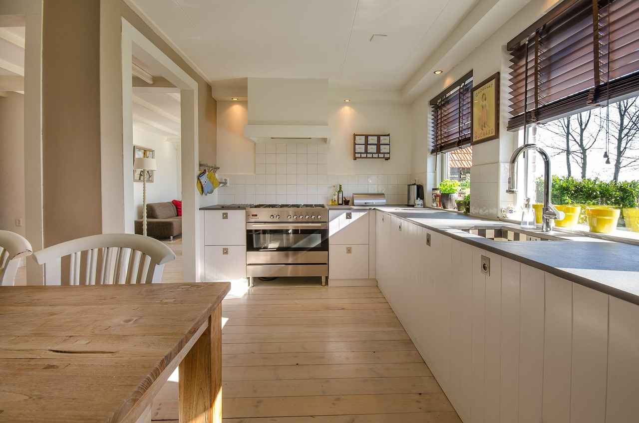 Freestanding vs. Hanging Room Dividers: Which is Best for You? 1 What Are Freestanding Room Dividers?