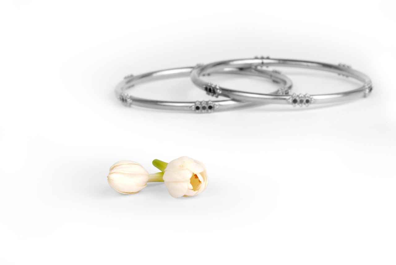 Friendship Bracelets: How to Make Them Personal & Special 3 What Are the Basic Knotting Techniques?