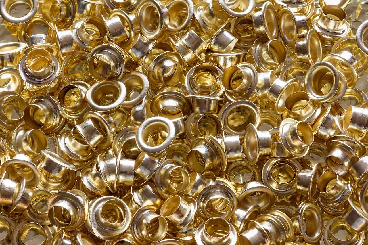 Gold vs. Platinum Rings: Which Metal is Right for You? 3 Cost Comparison: Gold vs. Platinum