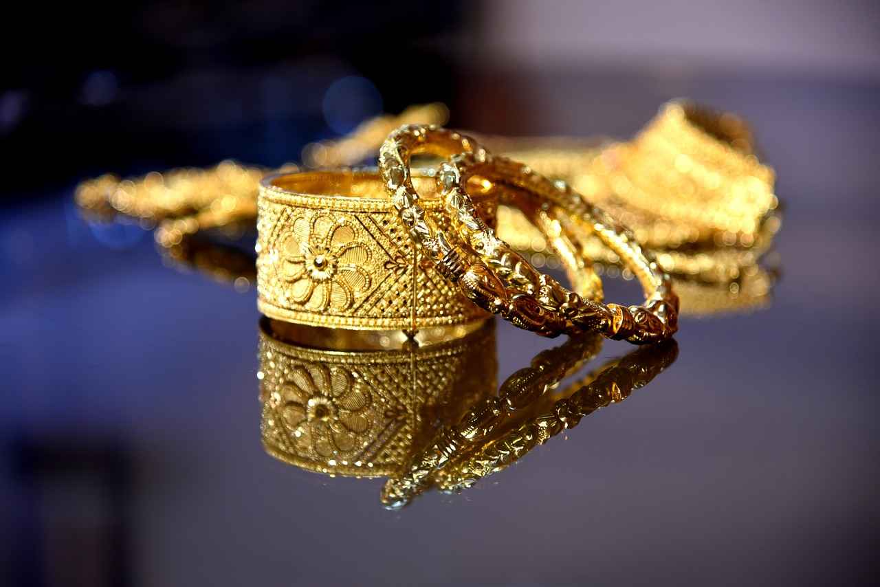 Gold vs. Silver Jewelry: Which One is Right for You? 2 What Are the Benefits of Gold Jewelry?