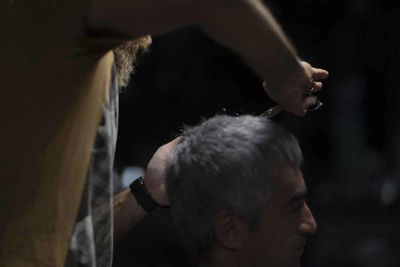 Haircut Styles for Older Men: Sophisticated and Age-Defying Haircuts 2 How to Choose a Haircut That Suits Your Face Shape?