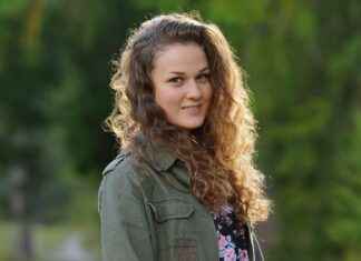 Haircut Styles for Wavy Hair: Top Styles to Define and Enhance Waves Haircut Styles for Wavy Hair: Top Styles to Define and Enhance Waves