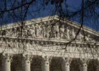 Halt on Deportation: Supreme Court Ruling for Venezuelan Immigrants halt-on-deportation-supreme-court-ruling-for-venezuelan-mmigrants