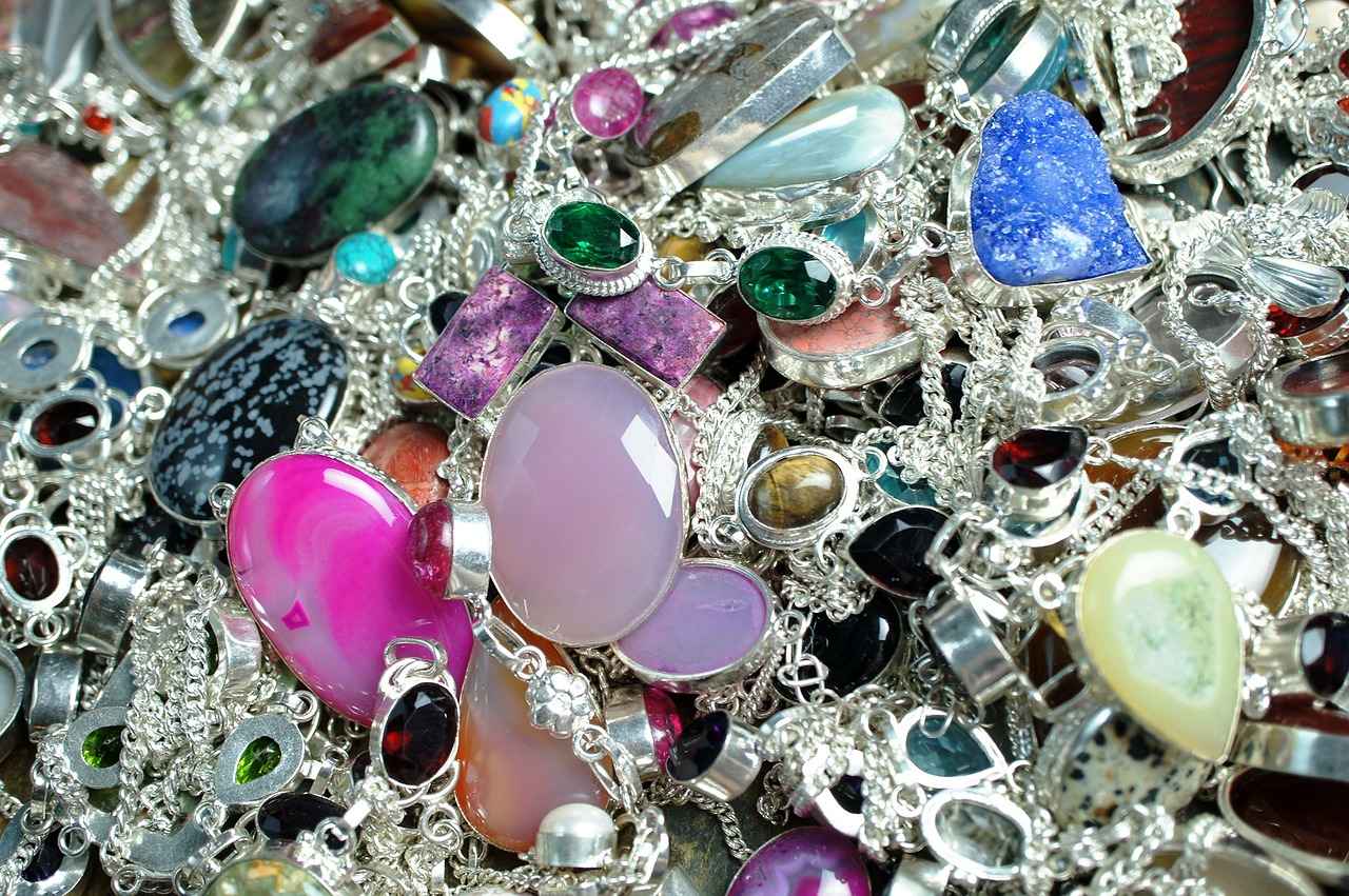 Handmade vs. Machine-Made Jewelry: Which One is Better? 8 How to Care for Handmade Jewelry?