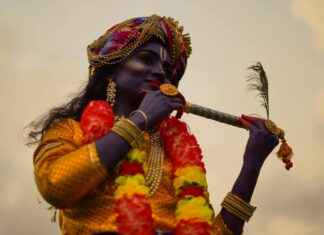 How Indian Festivals Shine in New York: Celebrating Diwali and Holi in the City How Indian Festivals Shine in New York: Celebrating Diwali and Holi in the City