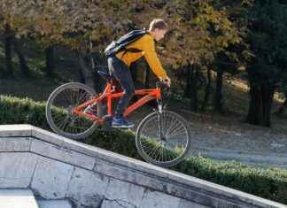 How to Choose Between a Folding Electric Bike and a Regular One How to Choose Between a Folding Electric Bike and a Regular One