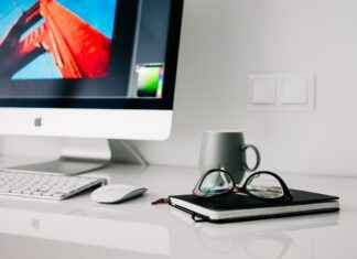 How to Choose Between Home Equity Loans and HELOCs How to Choose Between Home Equity Loans and HELOCs