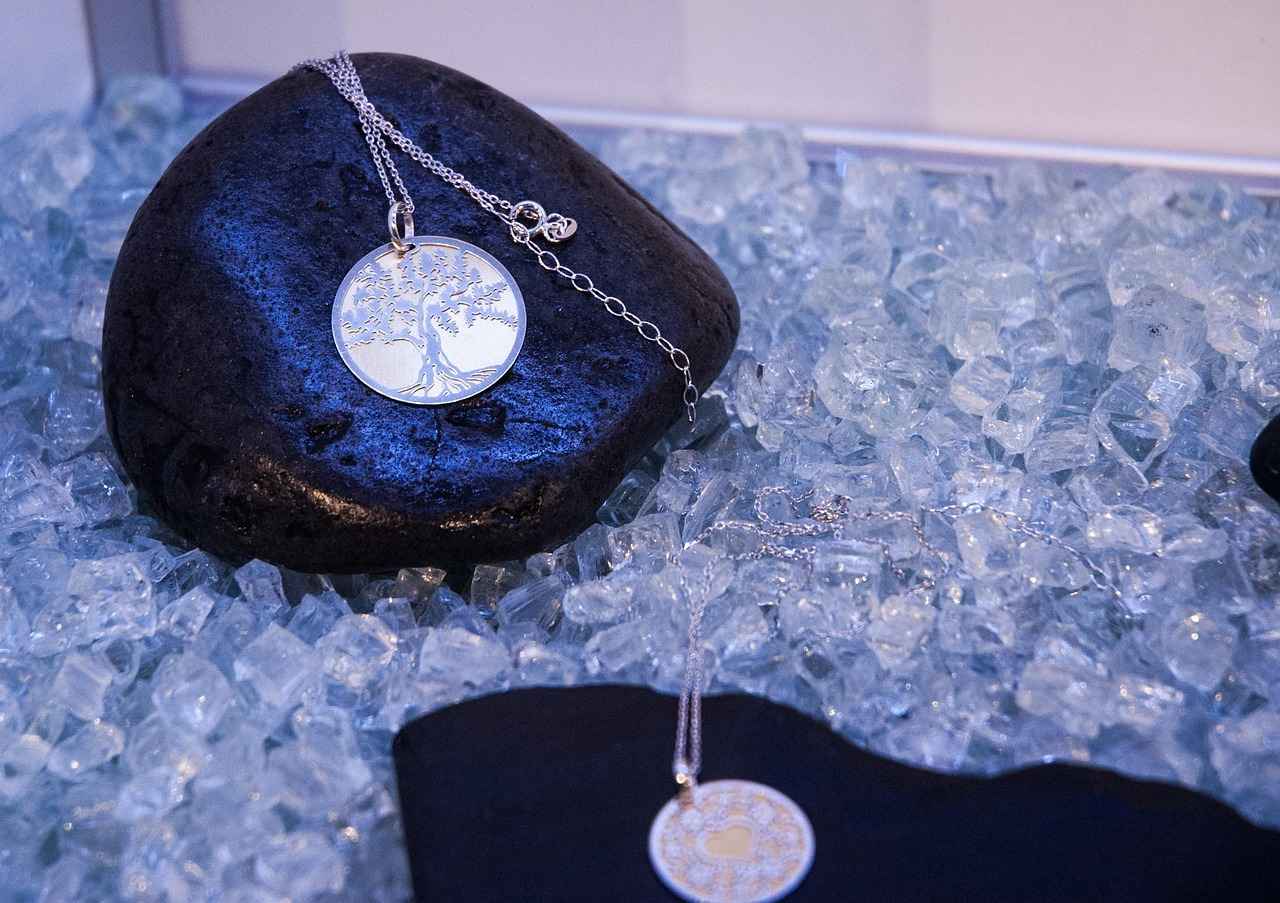 How to Choose the Perfect Jewelry for Every Occasion 3 What Role Does Color Play in Jewelry Selection?