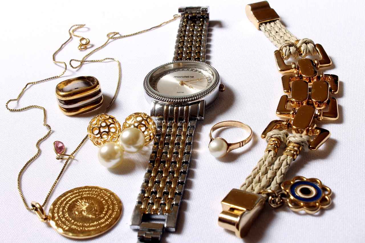 How to Choose the Perfect Jewelry for Your Skin Tone 3 Best Metals for Cool Skin Tones